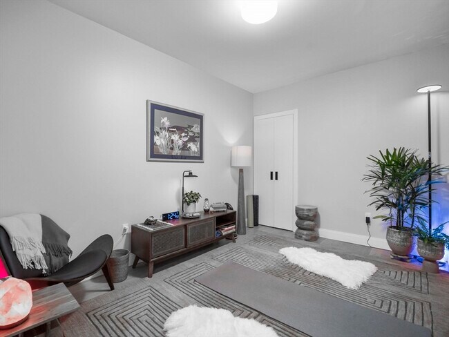 Building Photo - 9 Central St