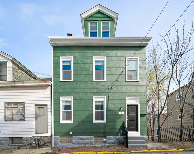 Primary Photo - 1104 Brabec St