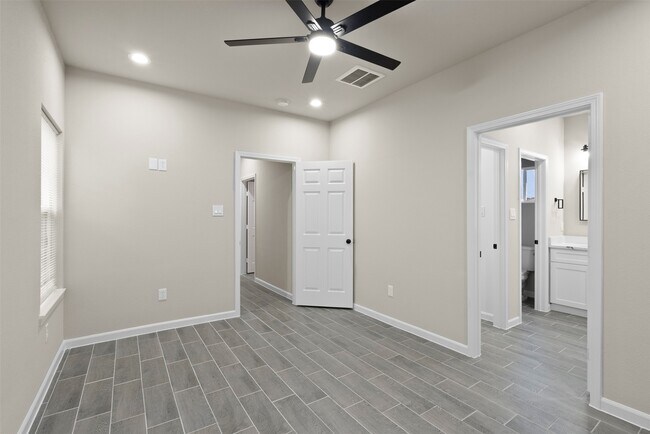 Building Photo - 11763 White Cedar St