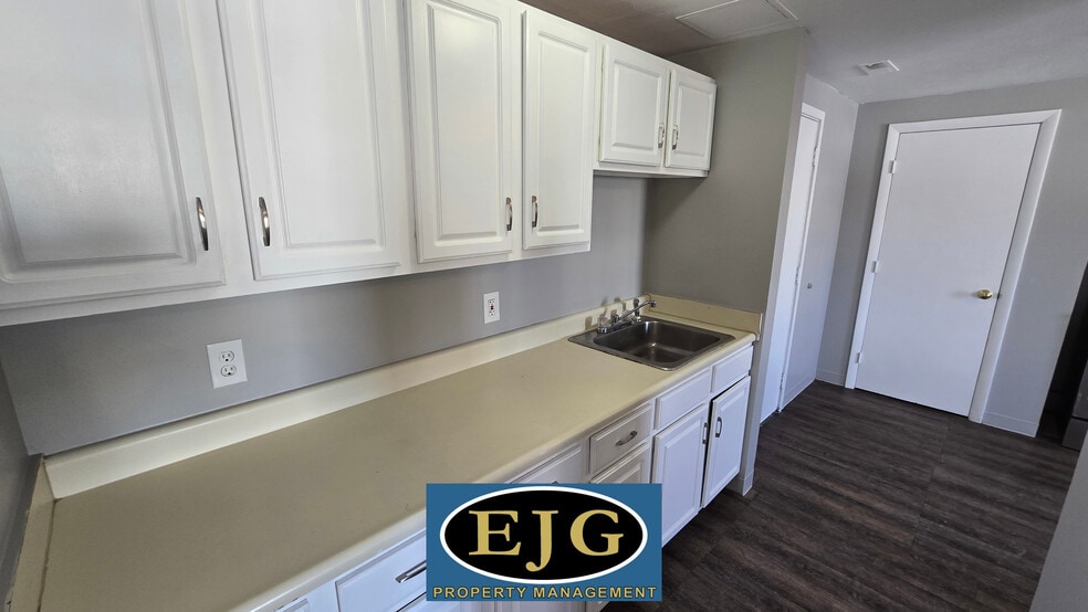 Building Photo - 26 Ledge St