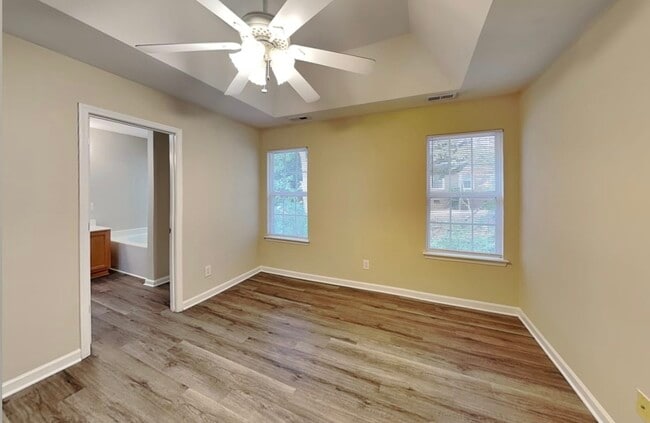 Building Photo - 2121 Centergrove Rd