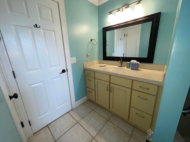 Building Photo - 2874 NE Rosetree Dr