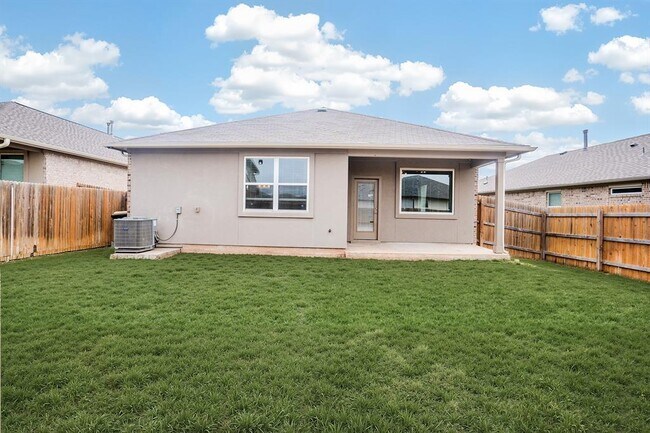 Building Photo - 909 Vogel Dr