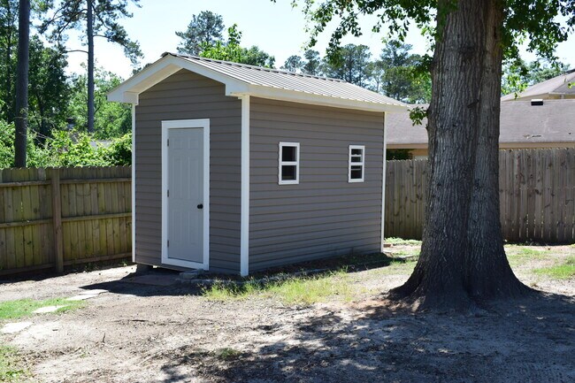 Building Photo - 321 Oak Lake Dr