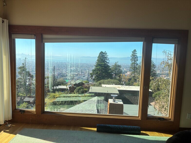 Primary Photo - 365 Panoramic Way