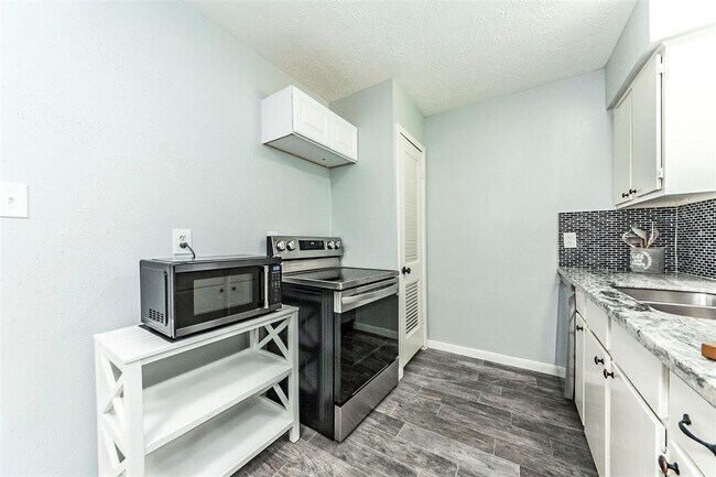 Building Photo - 405 Bellmar Ln
