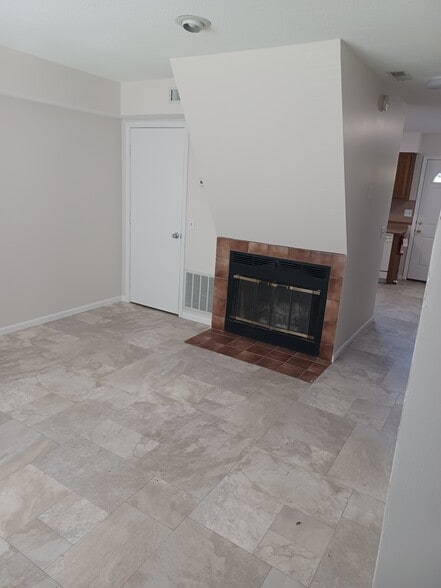 Building Photo - 1016 Riverview Dr