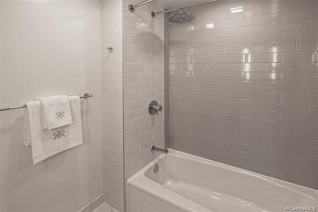 Building Photo - Luxury Studio. Furnished.  Kakaako.