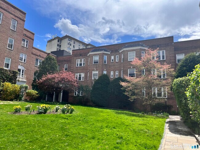 Building Photo - 70 Strawberry Hill Ave