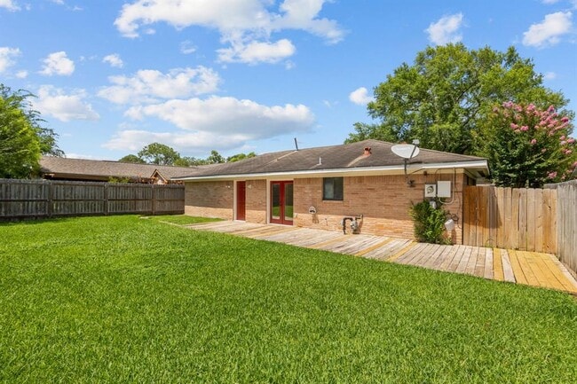 Building Photo - 15718 Sea Lark Rd