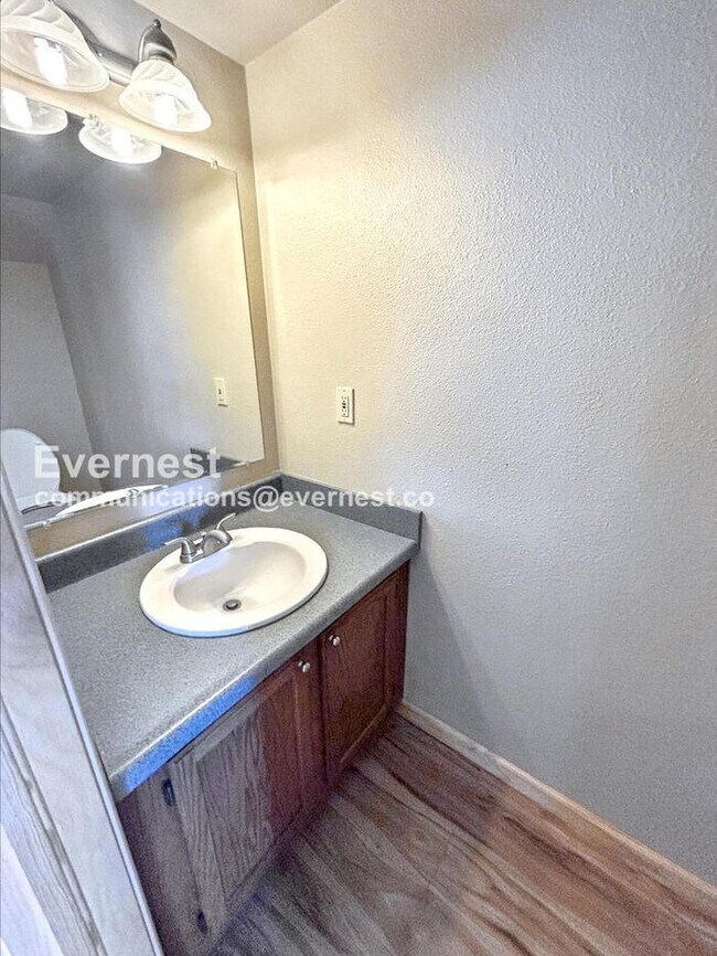 Building Photo - 2 Bed, 1.5 Bath Townhome with Carport / Available Soon!