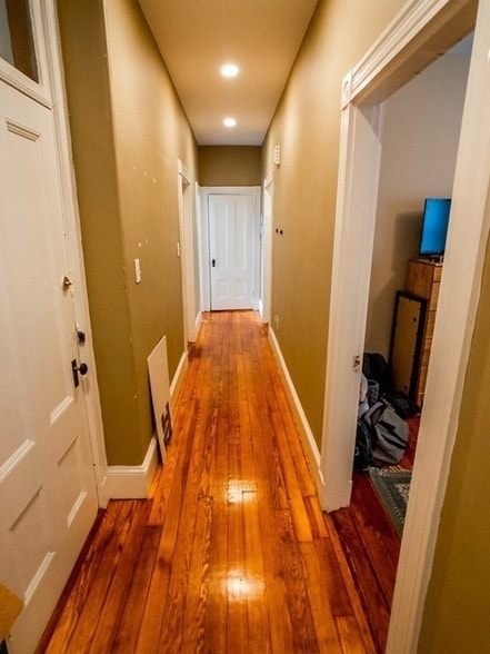 Building Photo - 30 Spring Park Ave