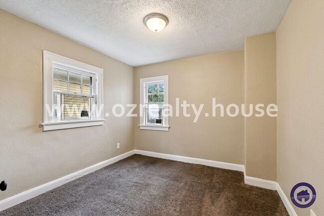 Building Photo - 447 Sunset Blvd