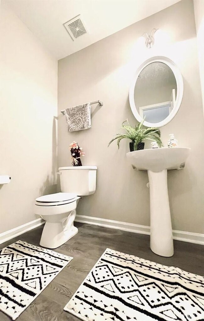 Building Photo - Comfortable 3BD, 2.5BA Raleigh Home with a 1-Car Attached Garage in an HOA Community with Amenities