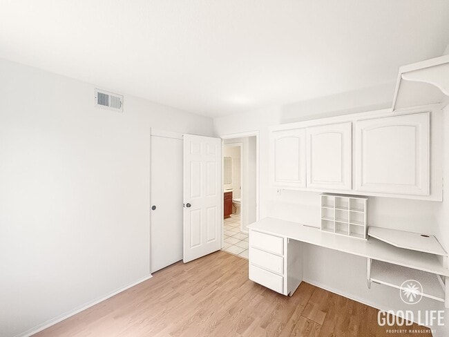 Building Photo - Cozy Escondido 3BR/2BA with A/C, large bac...
