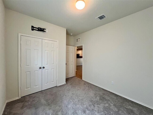 Building Photo - 220 Pepperbark Loop