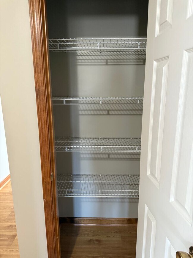 Building Photo - 1560 Buttercup Dr