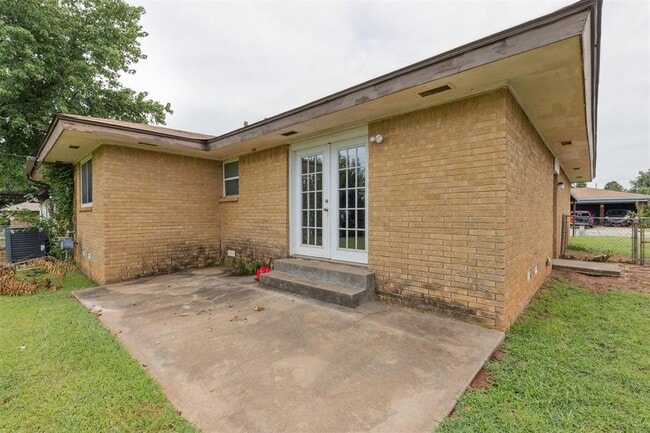 Building Photo - 121 Larry Ave