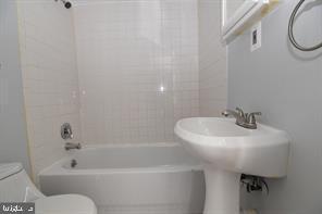 Building Photo - 7221 Barry Rd