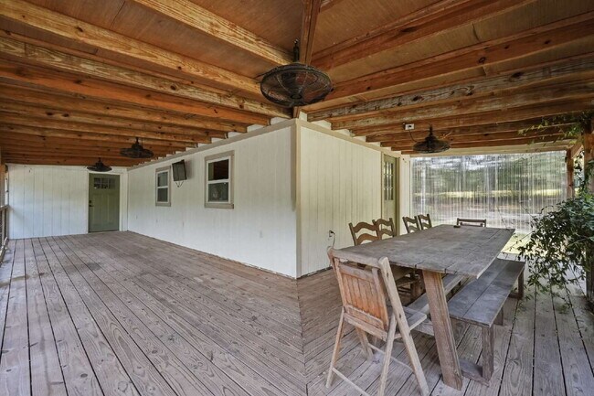 Building Photo - Must-See Country Retreat with Modern Convenience