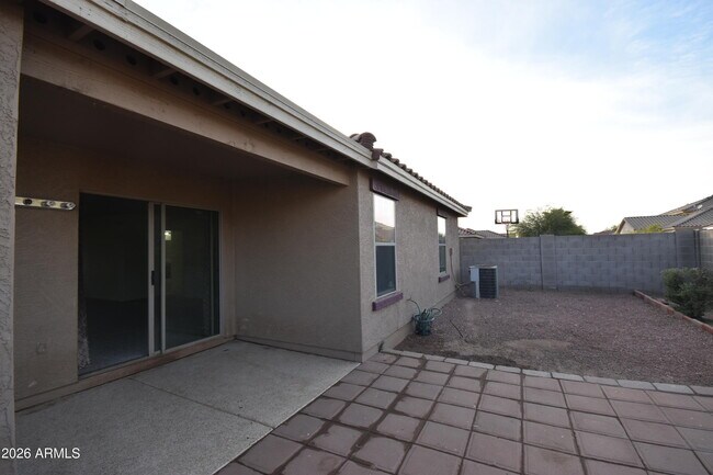 Building Photo - 2404 W Roeser Rd