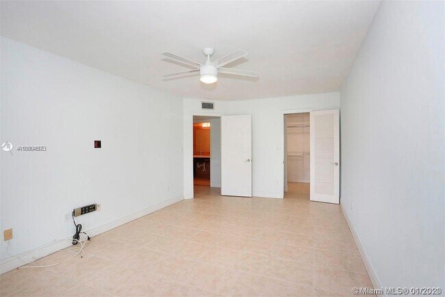 Building Photo - 5838 SW 74th Terrace