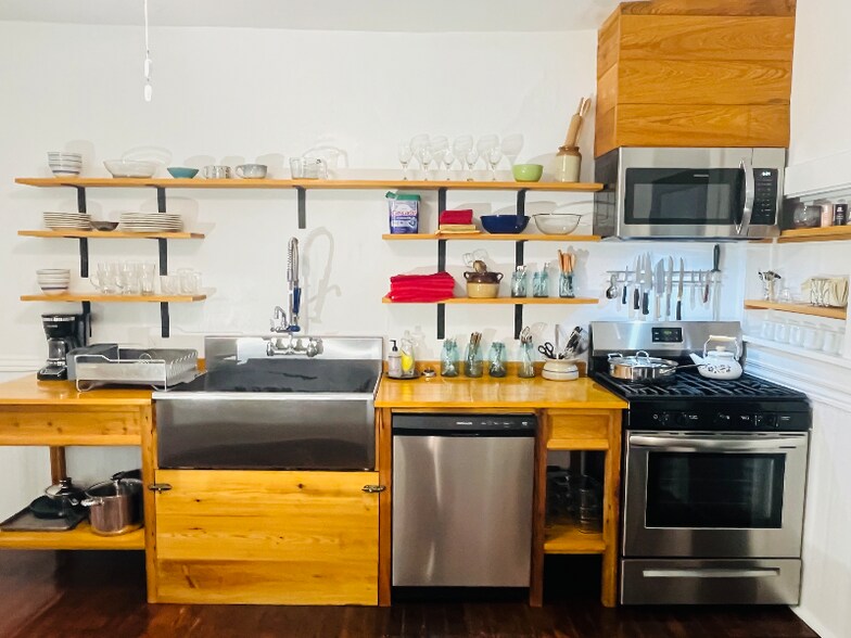 Building Photo - 1124 NW 4th St