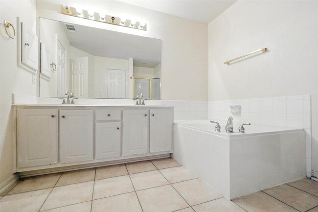 Building Photo - 10222 Thornmont Ln