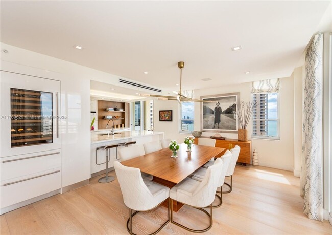 Building Photo - 888 Brickell Key Dr