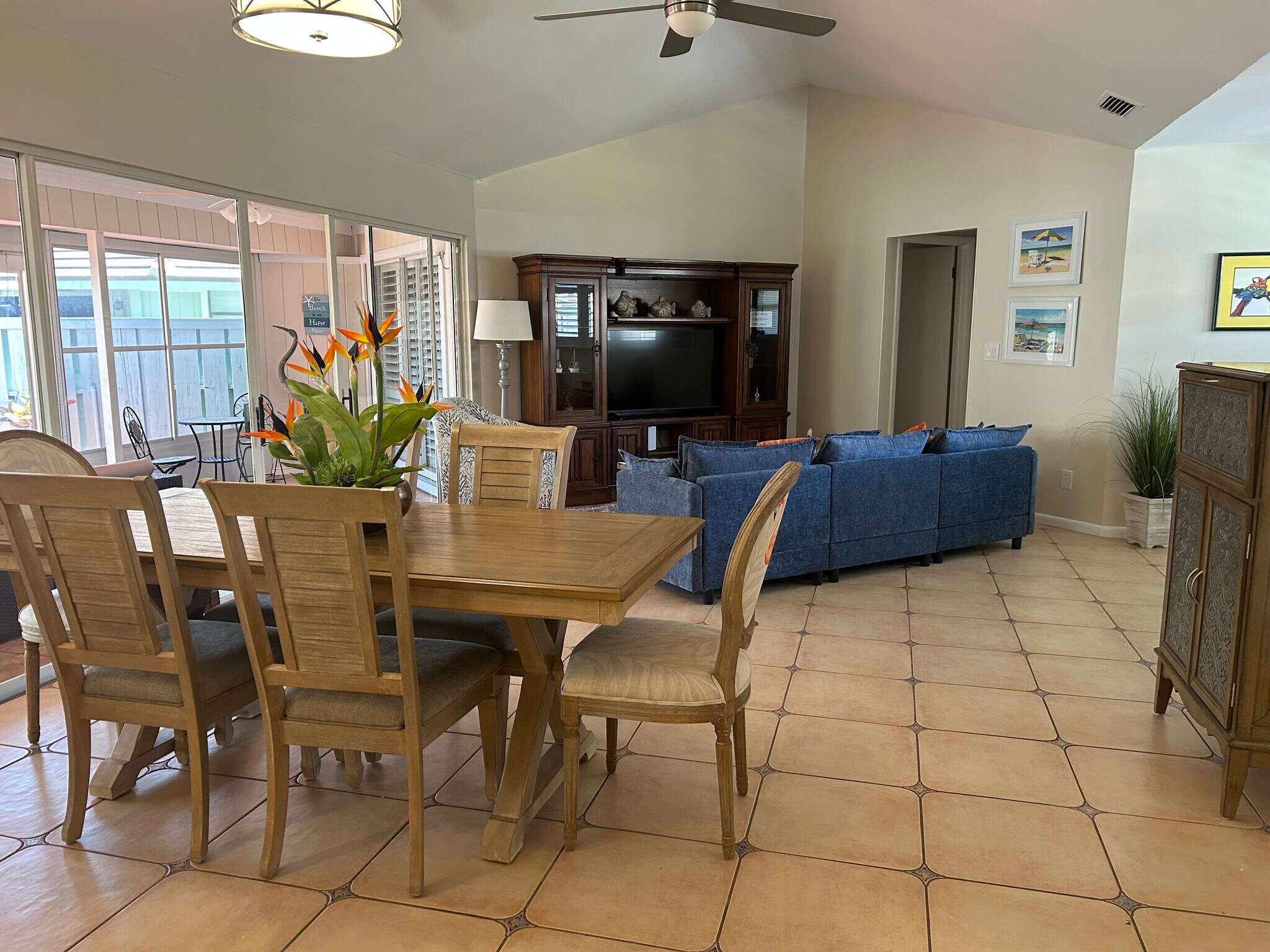 Building Photo - 1127 E Seminole Ave