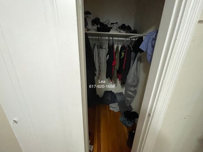 Building Photo - NO FEE!! SEPT Amazing 2bed around Clevelan...