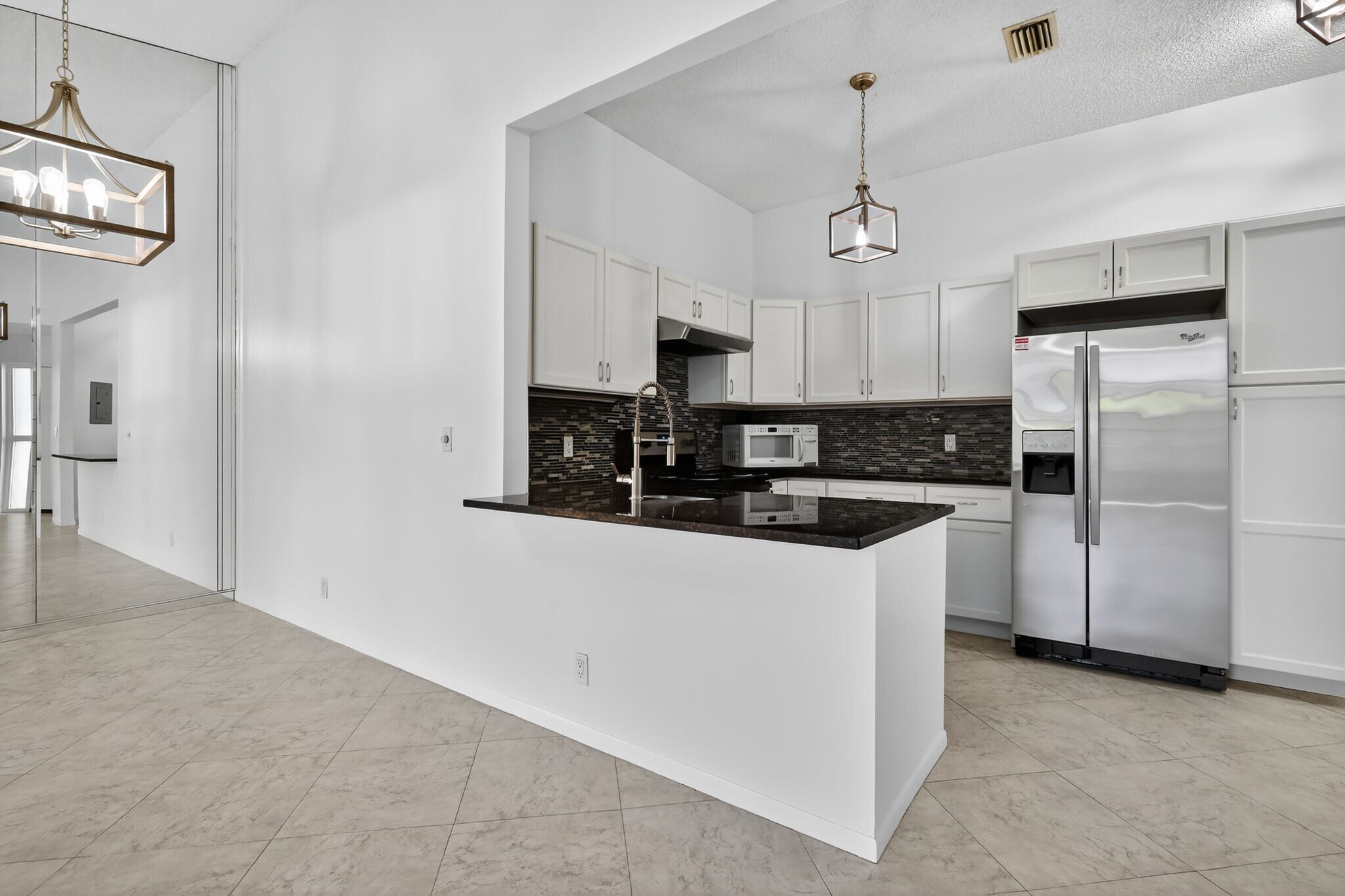 Building Photo - 5475 Verona Dr