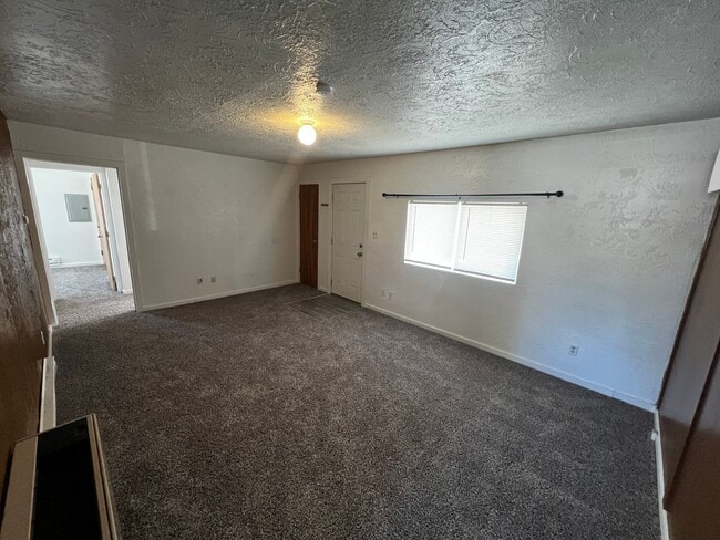 Building Photo - 3 bed 1 bath