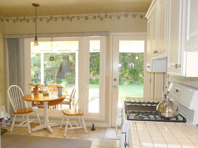 Building Photo - 2 Bedrooms, 1 Bathroom Popular Alta Height...