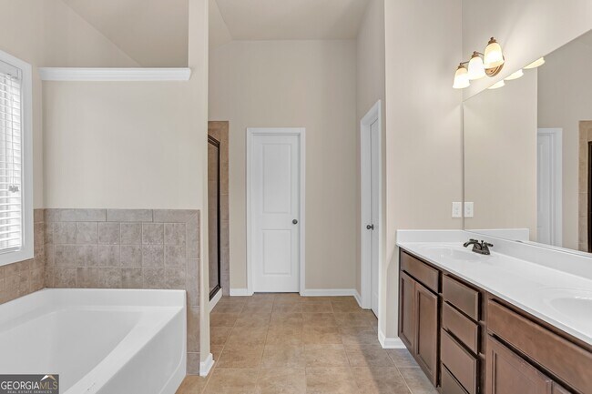 Building Photo - 568 Garden View Ct