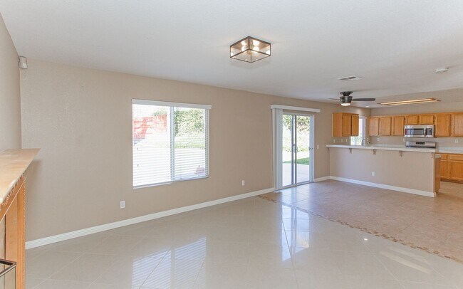 Building Photo - Large 4 Bedroom, 2.5 Bath Home with Large 3 Car Garage!!