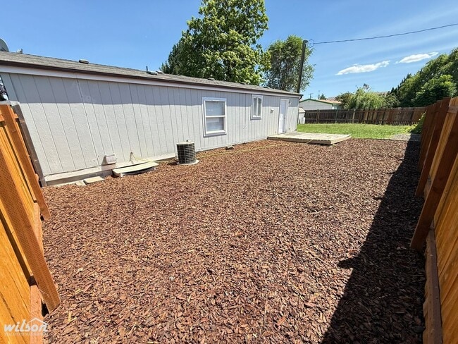 Building Photo - Spacious 3 Bed, 2 Bath Home in Union Gap!
