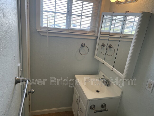 Building Photo - 8724 Halverson Dr