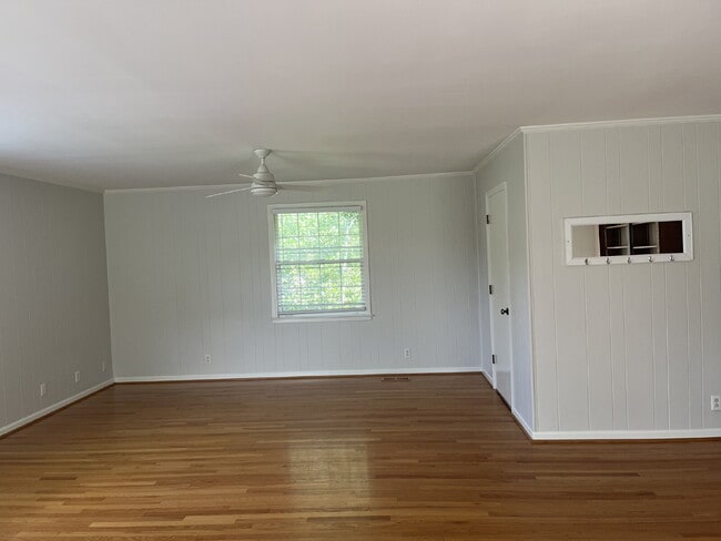 Building Photo - 810 Davis Dr