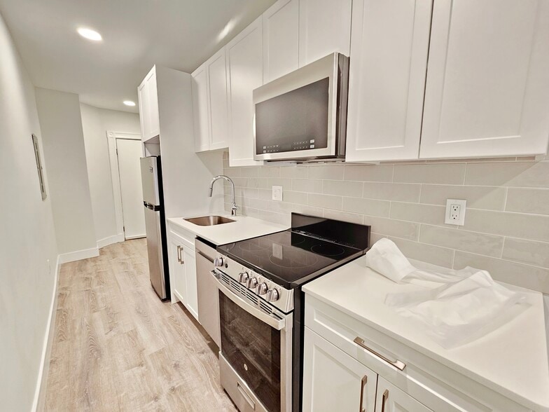 Building Photo - 40 Joy St