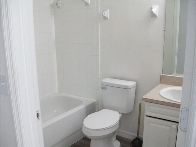 Building Photo - 511 Coconut Palm Way