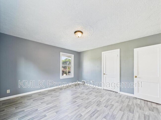 Building Photo - 855 Work Dr