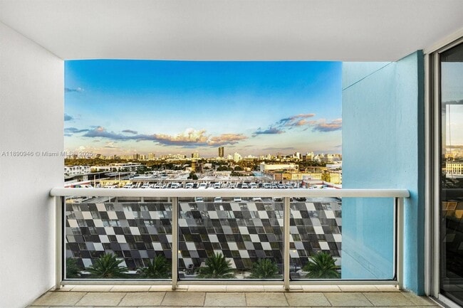 Building Photo - 1800 Sunset Harbour Dr