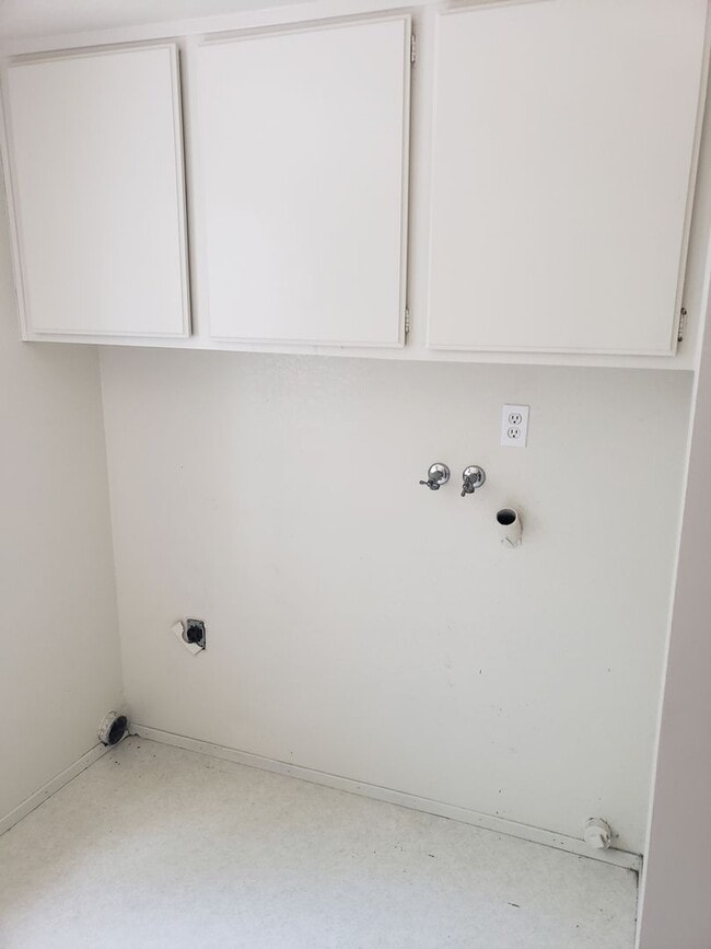 Building Photo - Got Room? - Paradise Valley Home Is Expansive!