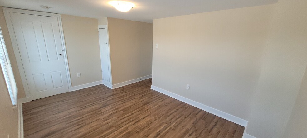 Front bedroom with closet - 220 Prospect Ave