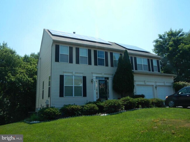 Building Photo - 21323 Village Green Cir