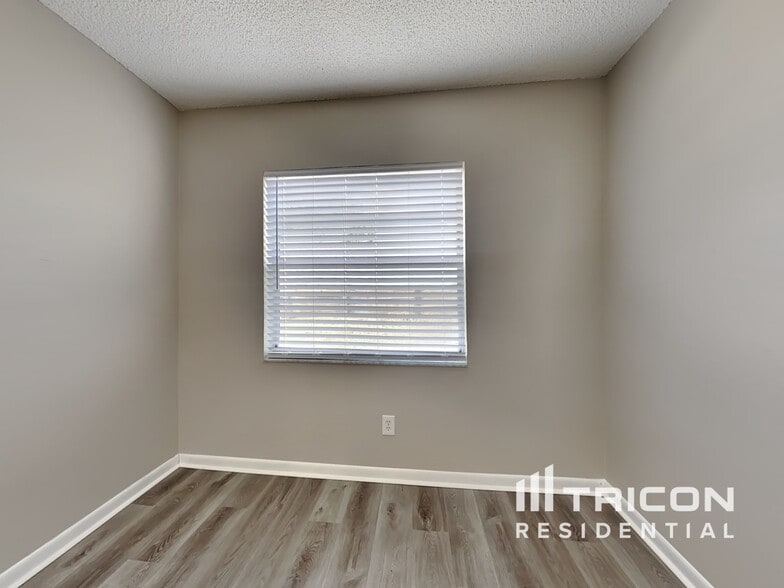 Building Photo - 320 Laxton Ln