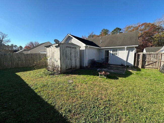 Building Photo - Welcome to your Northside Nook