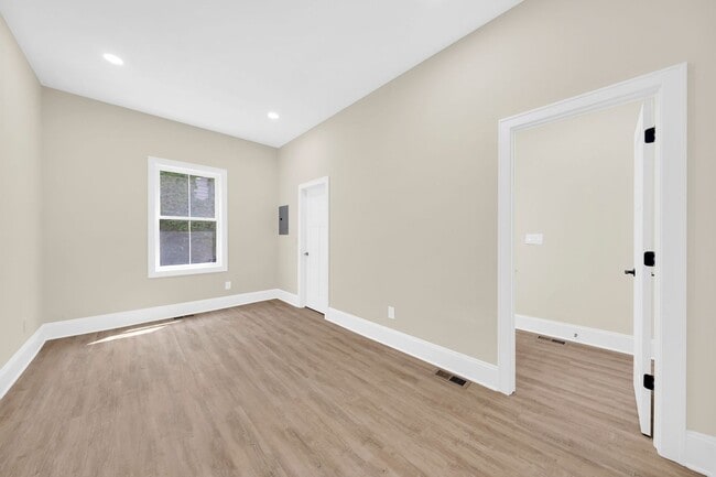 Building Photo - 2322 Scranton Rd