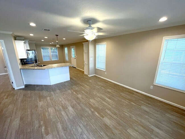 Building Photo - 5480 Ryegrass Ct